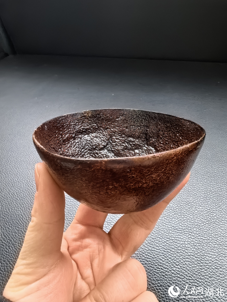 用橘子皮制成的碗。人民網(wǎng)記者 周雯攝