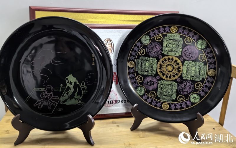 壩漆工藝品。人民網(wǎng)記者 周雯攝