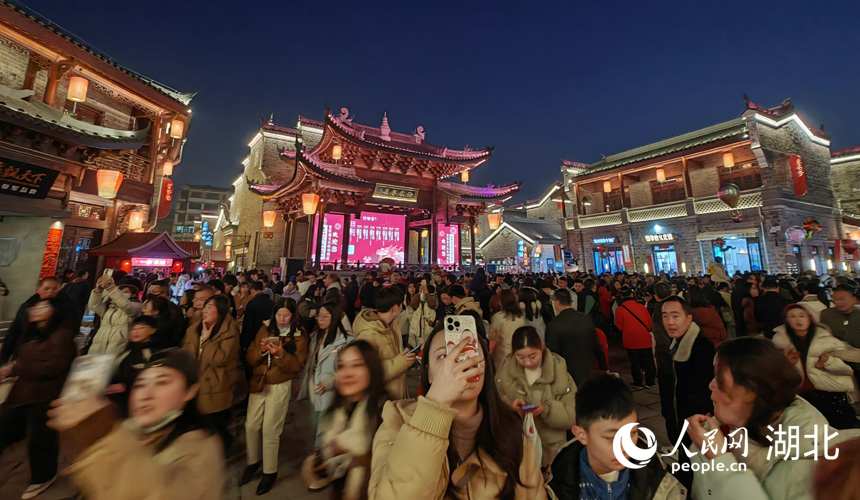 修舊如舊的老街成為新晉網(wǎng)紅打卡地。人民網(wǎng)記者 郭婷婷攝