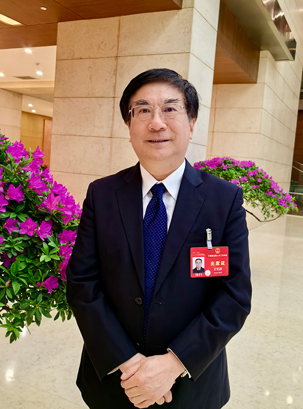 全國人大代表、中國科學院院士、中國地質(zhì)大學（武漢）校長王焰新。受訪者供圖