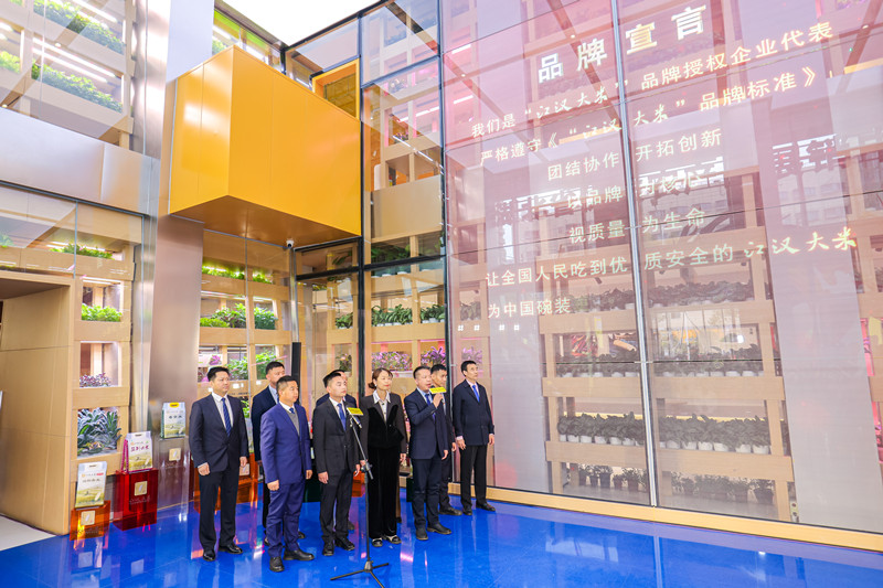 10家企業(yè)代表宣讀品牌宣言。