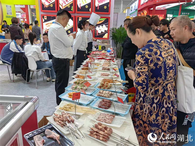 在展會現(xiàn)場，預制食材成為展示的重點。