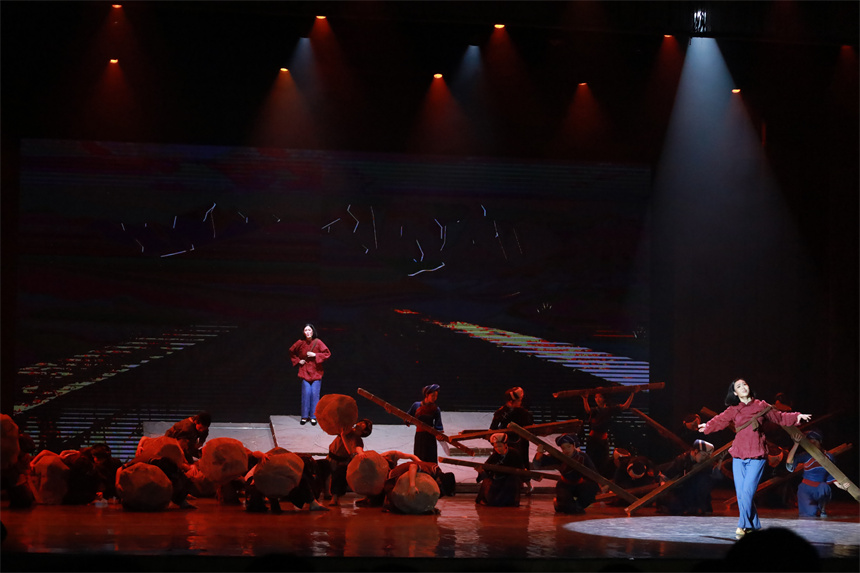 《老兵》原創(chuàng)歌舞劇演出現(xiàn)場(chǎng)。楊馨怡攝