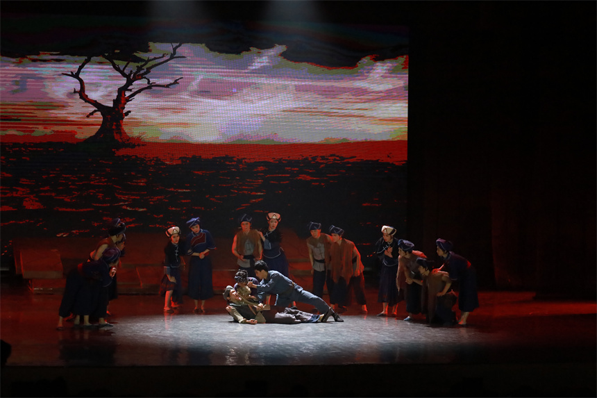 《老兵》原創(chuàng)歌舞劇演出現(xiàn)場。楊馨怡攝
