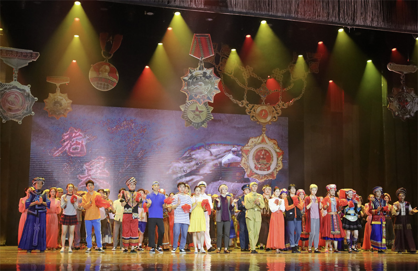 《老兵》原創(chuàng)歌舞劇演出現(xiàn)場。楊馨怡攝