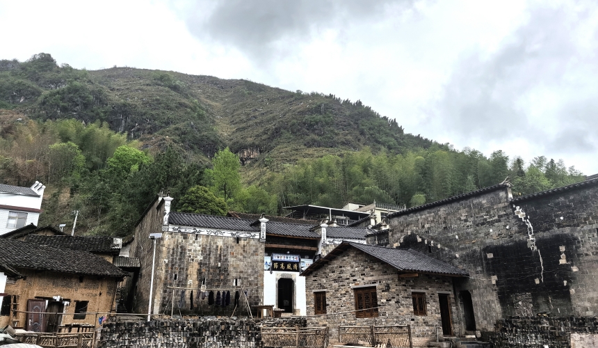 通山案坑古村落舊貌換新顏，修舊如舊，留住鄉(xiāng)愁。人民網(wǎng)記者 周雯攝