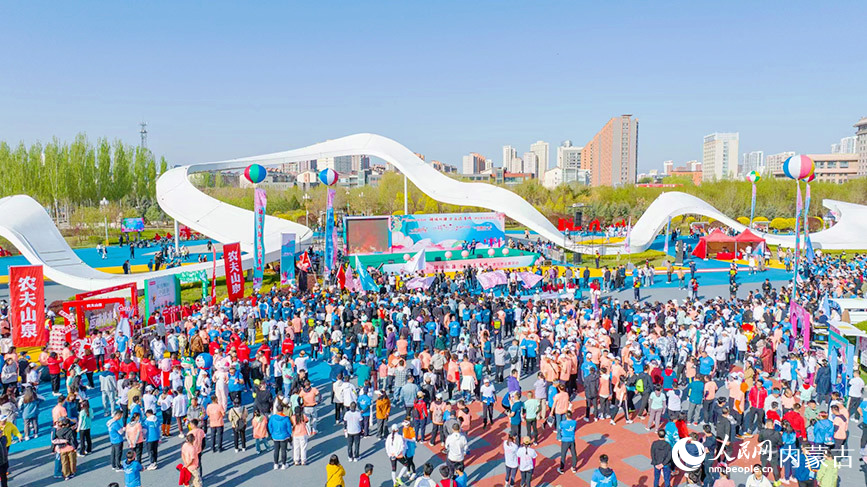 航拍活動(dòng)現(xiàn)場(chǎng)。樂(lè)炎攝