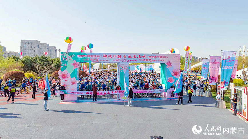 “一路生花”賞春歡樂跑開跑。樂炎攝