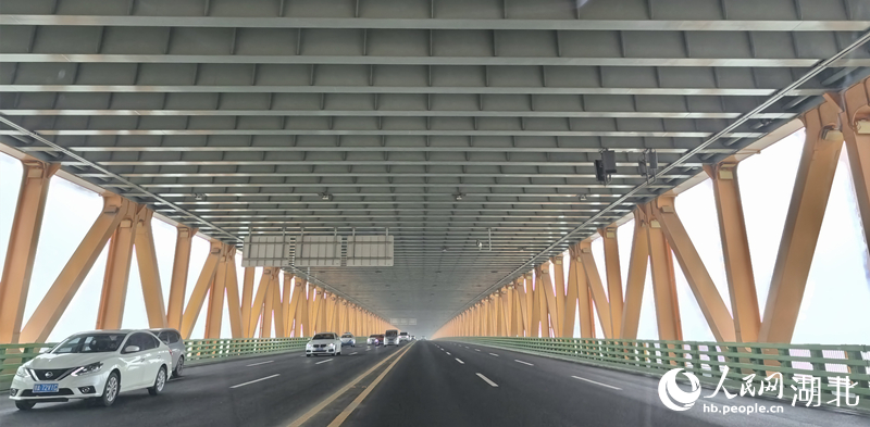 楊泗港長(zhǎng)江大橋。人民網(wǎng)記者 周雯攝