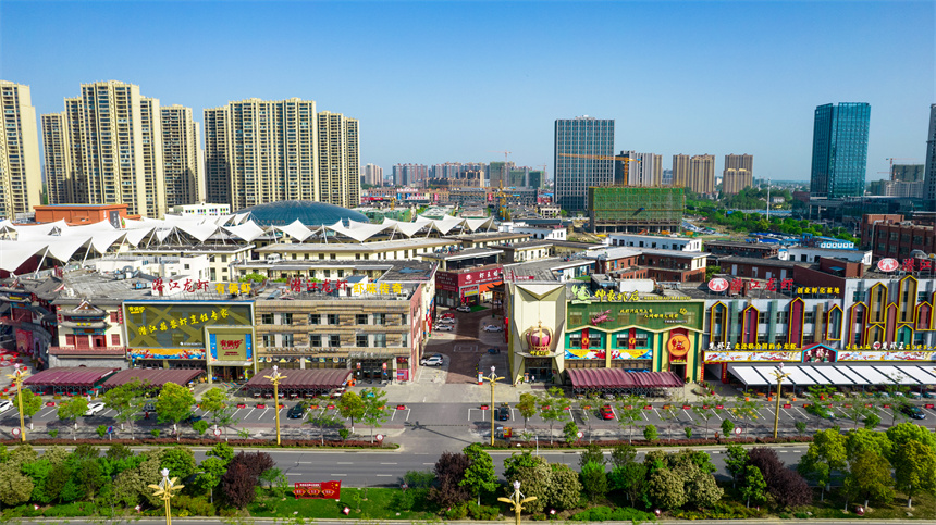 湖北省旅游名街、全國龍蝦美食網(wǎng)紅打卡地——中國潛江生態(tài)龍蝦城。潛江市委宣傳部供圖