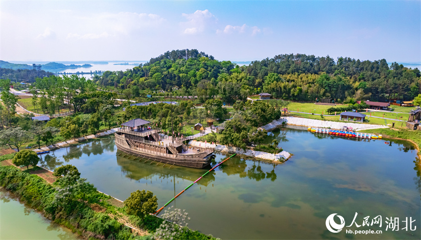 梁子島上的古船模型。人民網(wǎng)記者 周倩文攝