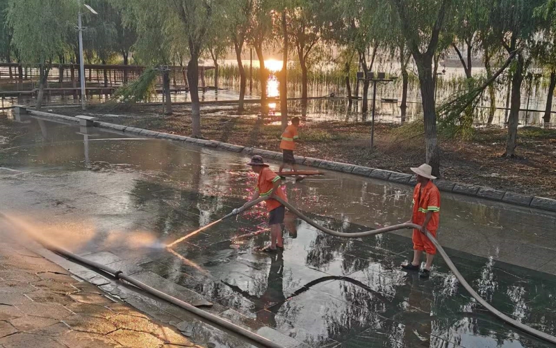 武漢江灘清淤恢復(fù)如新。