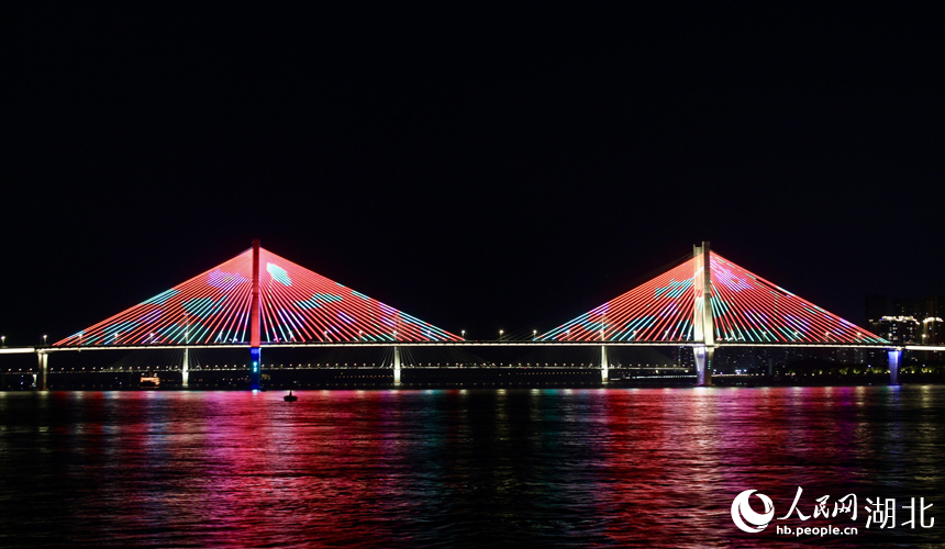 長江文化藝術(shù)節(jié)將開幕式設(shè)立于武漢長江江面，從長江大橋至長江二橋的江段成為長江文化藝術(shù)季開篇之作的舞臺。人民網(wǎng)記者 王郭驥攝