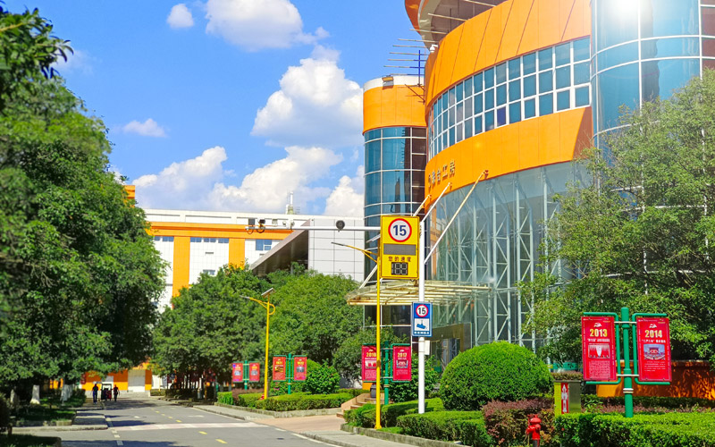 武陵山腳下的“綠色”工廠。周亞麗攝