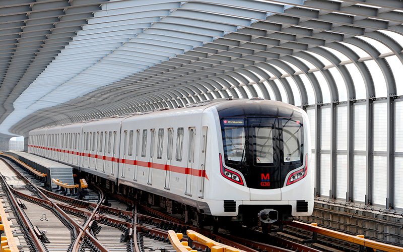 運行中的武漢地鐵前川線二期列車。袁永華攝