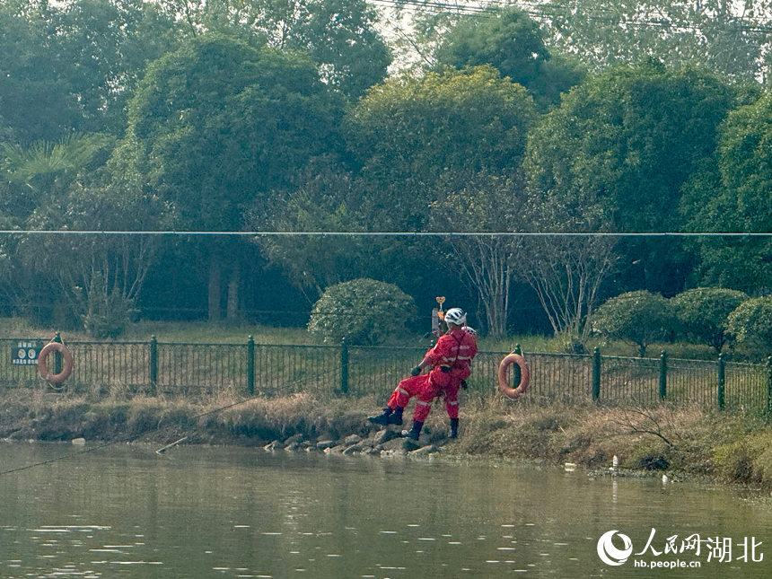 繩索救援演練。