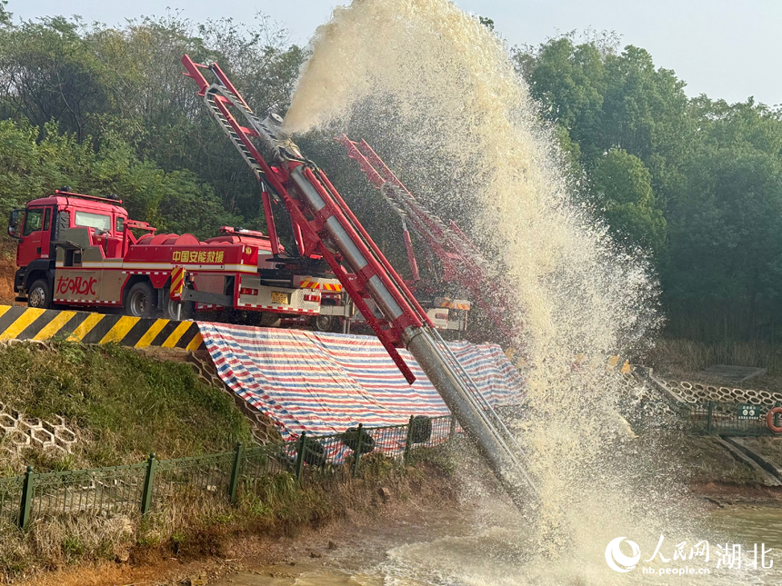 龍吸水展示。