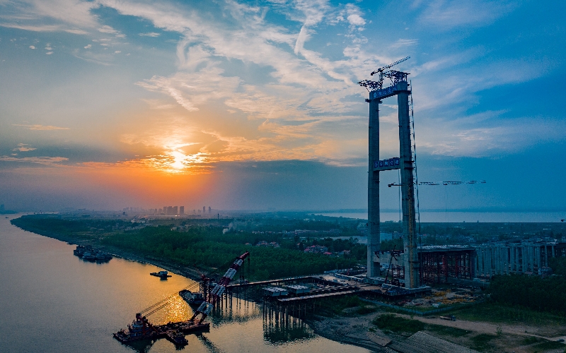 日暮中雙柳長江大橋。吳迪攝