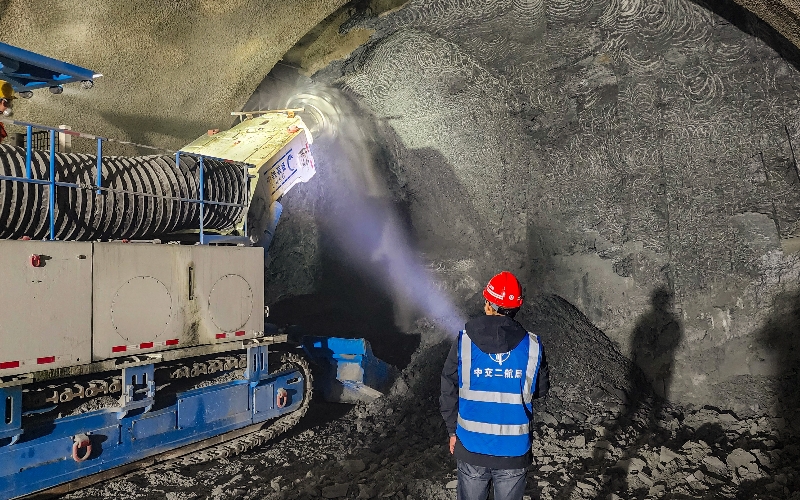 “8件套”全工序成套機(jī)械化施工，取代大部分人力。吳迪攝