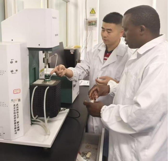 中非青年加強(qiáng)科技交流。湖北省科技廳供圖