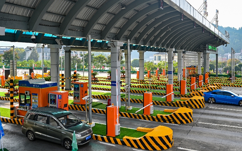 各類(lèi)智慧化設(shè)備一鍵集成，實(shí)現(xiàn)司乘人員“5秒上站、20秒下站”。吳迪攝