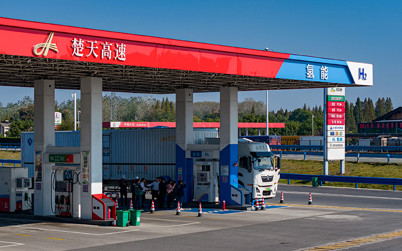 位于滬渝高速潛江服務(wù)區(qū)的湖北首條氫能生態(tài)示范線。吳迪攝