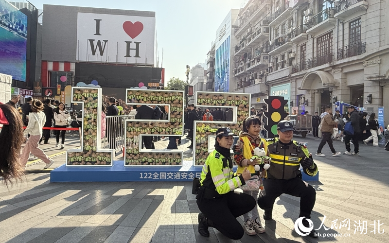 2024年122“全國交通安全日”主題宣傳活動現(xiàn)場。人民網(wǎng)記者 周恬攝