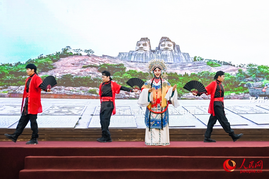 現(xiàn)場(chǎng)節(jié)目紛呈。人民網(wǎng) 霍亞平攝