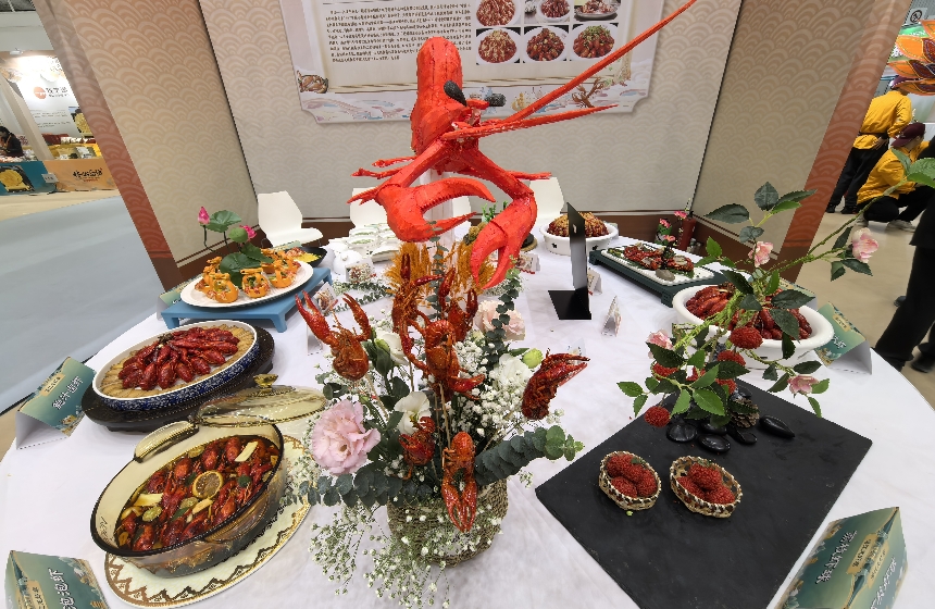 現(xiàn)場展出的小龍蝦。