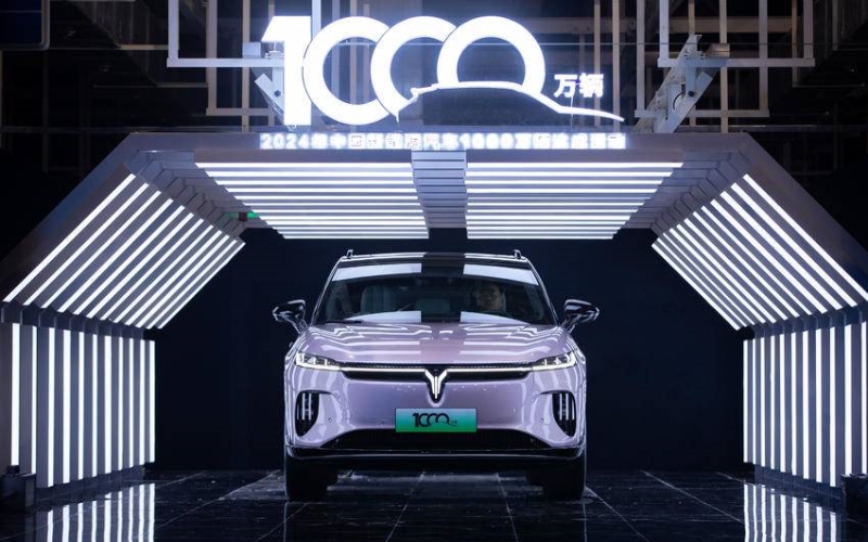 1000萬(wàn)輛新能源汽車(chē)在武漢經(jīng)開(kāi)區(qū)下線現(xiàn)場(chǎng)。
