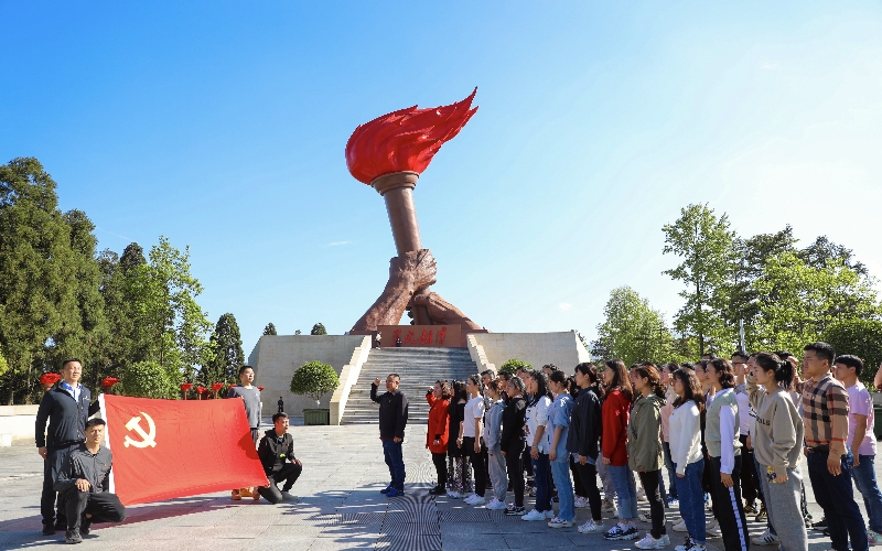 武漢卷煙廠連續(xù)五年開展“星火計(jì)劃”優(yōu)秀年輕員工培訓(xùn)班。楊明玥攝