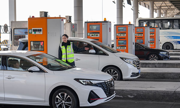 應(yīng)對春運車流高峰 安徽高速暢通返鄉(xiāng)路