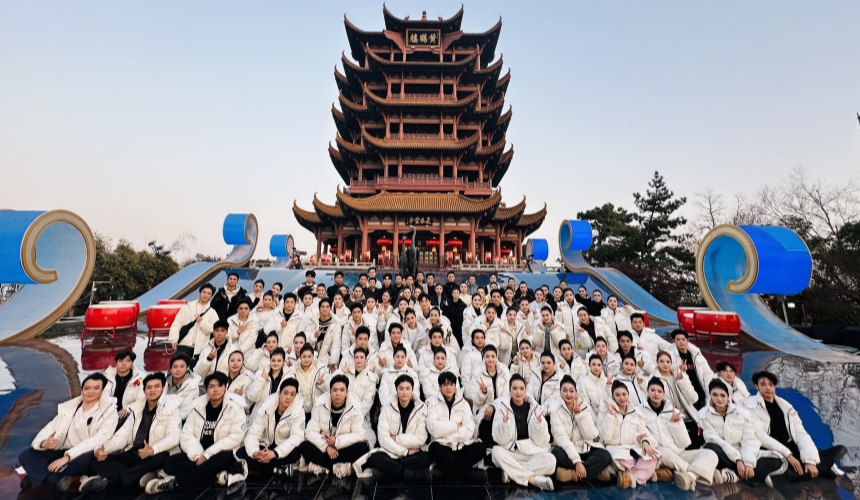 武漢工商學(xué)院110名學(xué)子首登央視春晚舞臺就參演了4個(gè)節(jié)目【3】