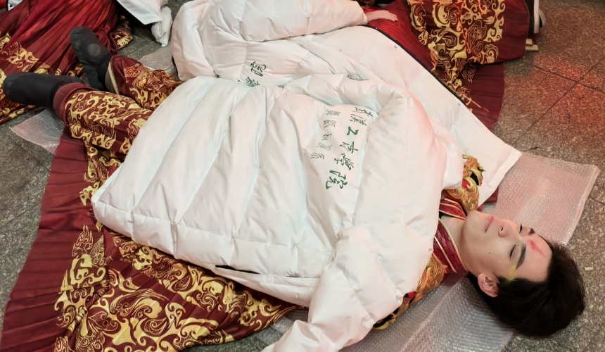 武漢工商學(xué)院110名學(xué)子首登央視春晚舞臺就參演了4個節(jié)目【4】