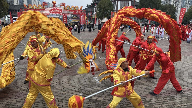 舞龍表演。