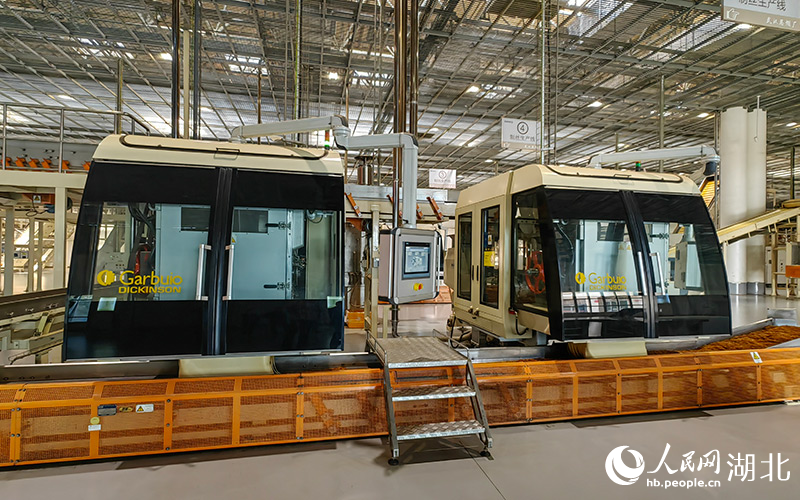 基于數(shù)字孿生技術(shù)的智能生產(chǎn)線。人民網(wǎng)記者 郭婷婷攝