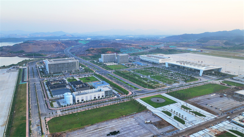 鄂州花湖機(jī)場(chǎng)南面工作區(qū)。鄂州市委宣傳部供圖