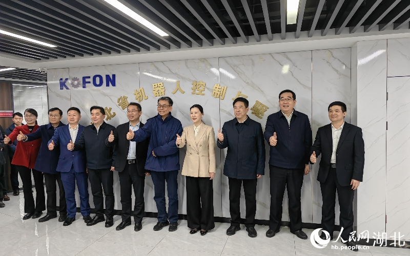 湖北省機(jī)器人控制與驅(qū)動(dòng)技術(shù)創(chuàng)新中心在武漢市黃岡（光谷）離岸科創(chuàng)中心掛牌。人民網(wǎng)記者 郭婷婷攝