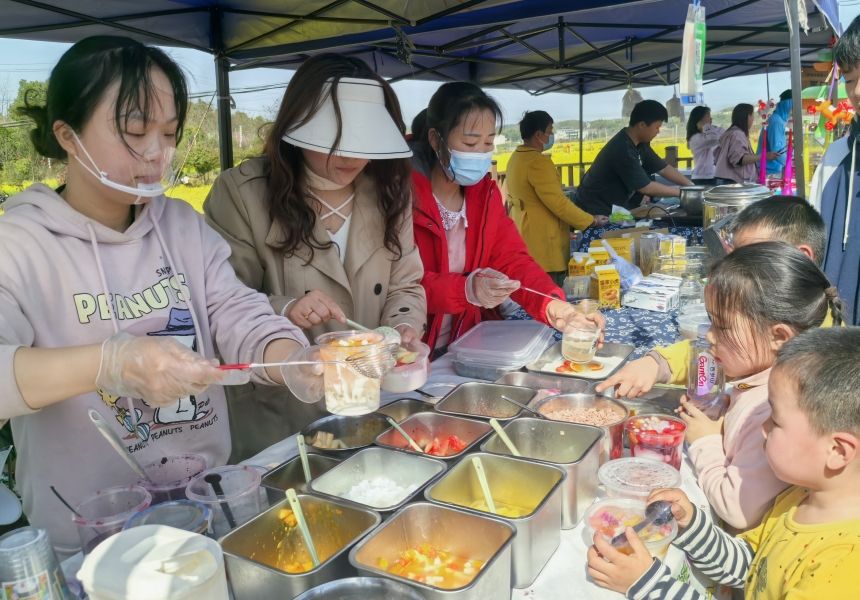 萬人“趕花集”！湖北咸安開啟油菜花狂歡季【7】
