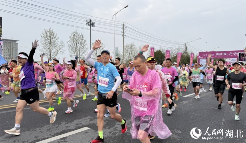 燃情開跑。人民網(wǎng)記者 張雋攝