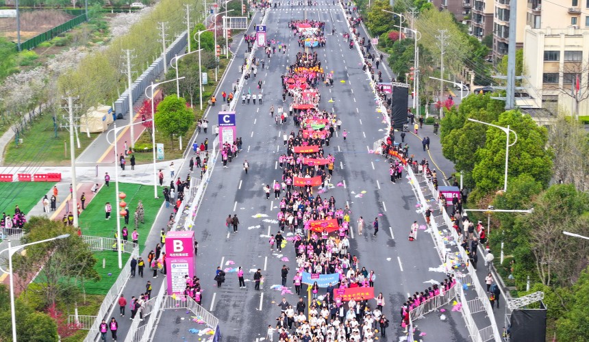 燃情開跑。仙桃馬拉松組委會(huì)供圖