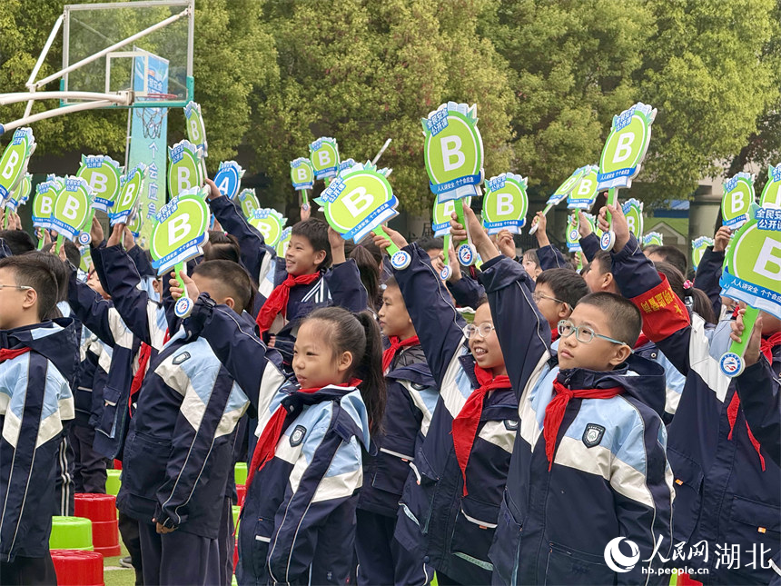 “快問快答”環(huán)節(jié)，小朋友們踴躍答題。人民網(wǎng)記者 張沛攝