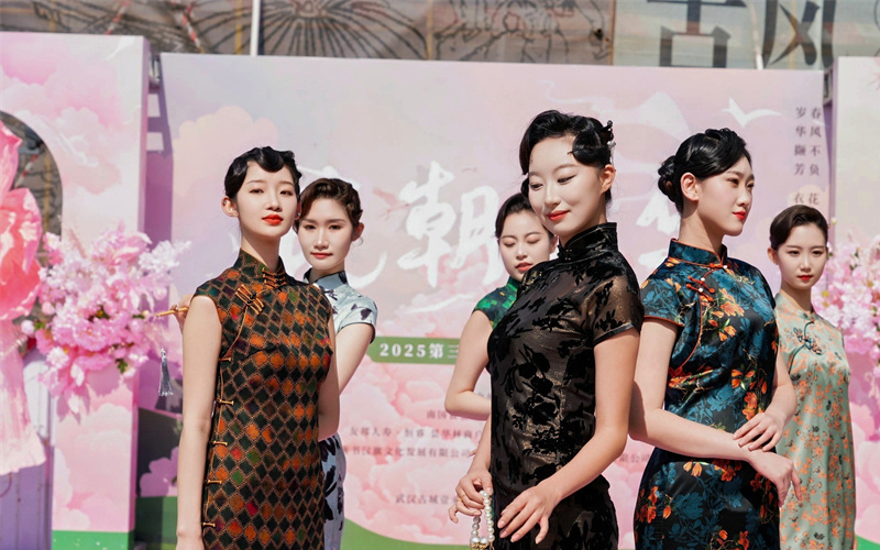 千年古城邂逅漢服花朝 曇華盛景解鎖春日浪漫

