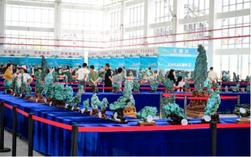  竹山國際珠寶交易中心啟幕。