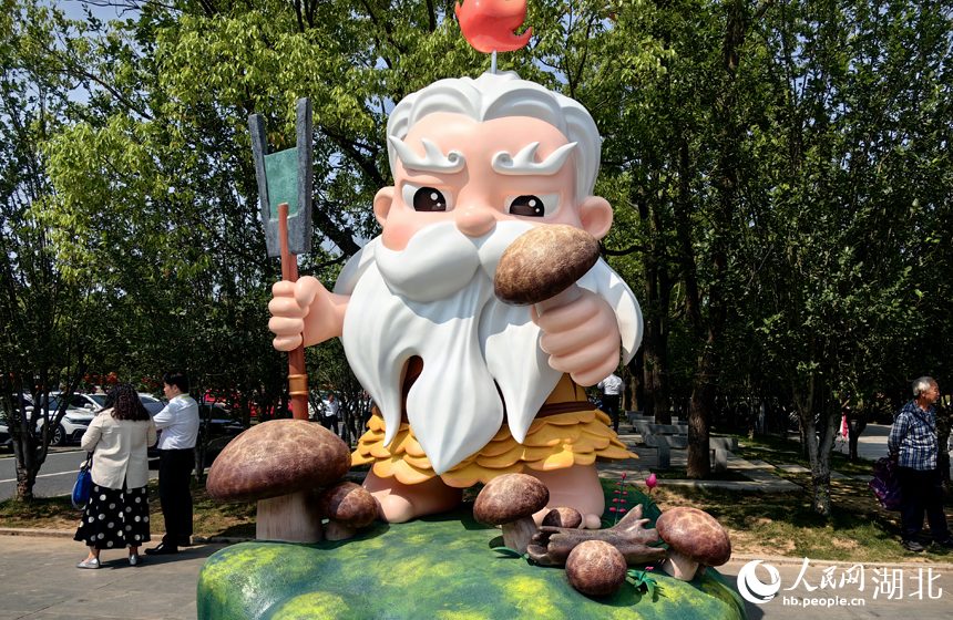 炎帝卡通形象。人民網(wǎng)記者 張穎攝