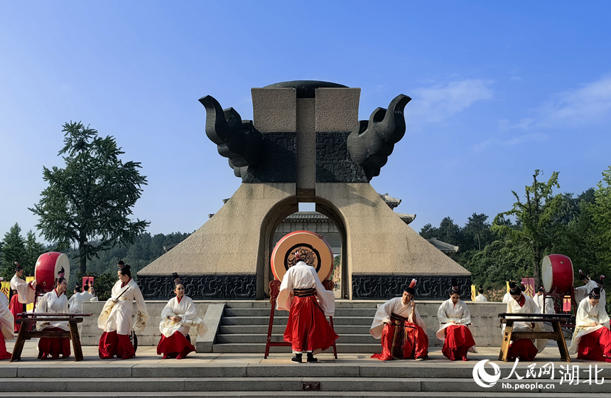 大典現(xiàn)場(chǎng)奏樂。人民網(wǎng)記者 張穎攝