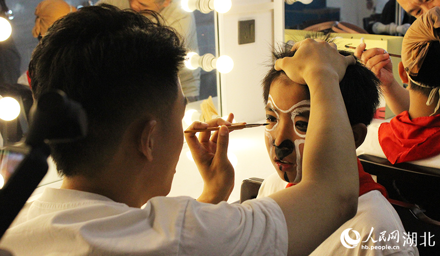 小學(xué)生體驗(yàn)漢劇魅力【7】