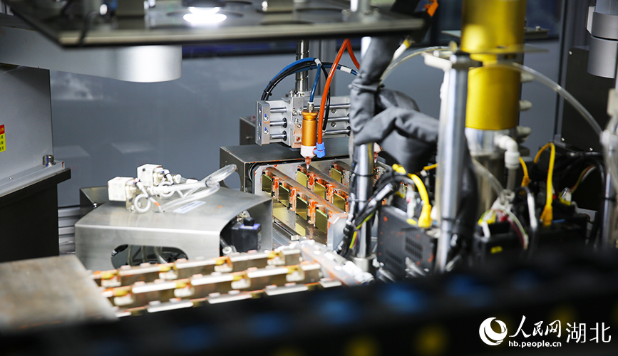 PTC加熱器正在加緊制作中。人民網(wǎng)記者 王郭驥攝