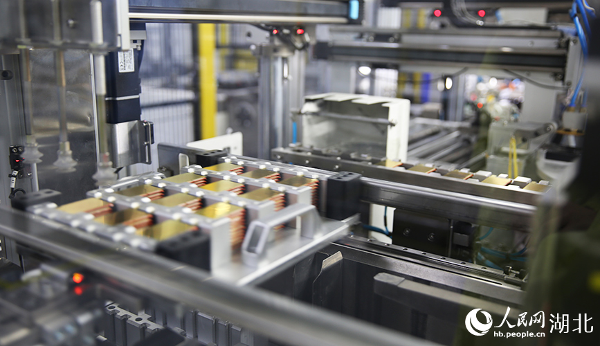 PTC加熱器正在加緊制作中。人民網(wǎng)記者 王郭驥攝