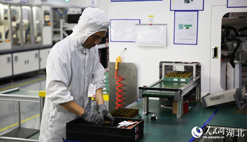 新能源汽車PTC加熱器生產(chǎn)車間。人民網(wǎng)記者 王郭驥攝